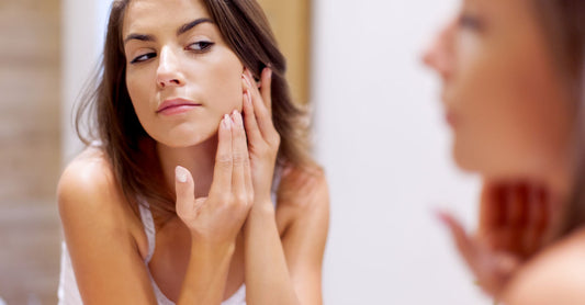 7 COMMON MISTAKES THAT REALLY WORSEN YOUR ACNE